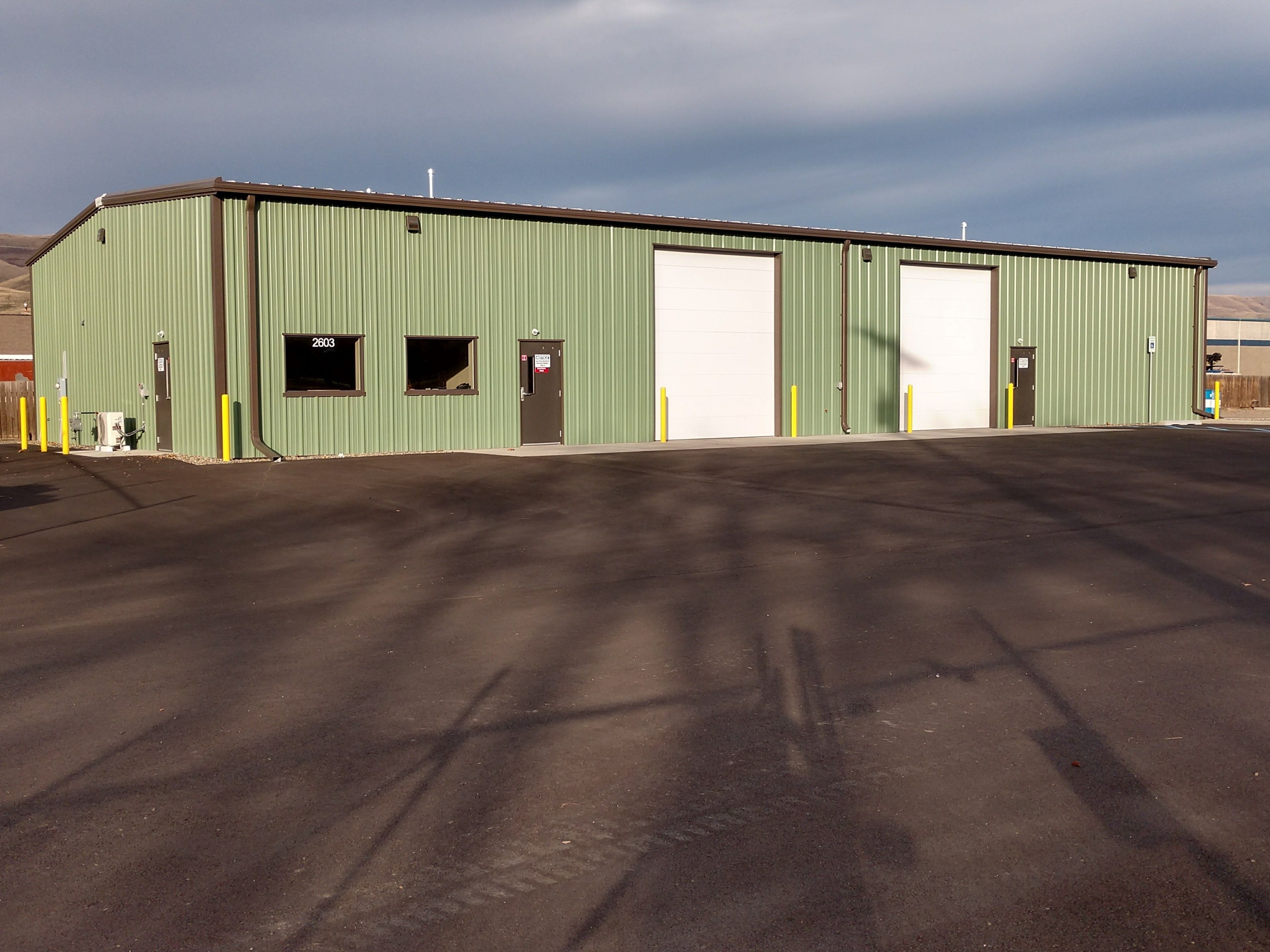 Maintenance shop in Lewsiton Idaho. Steel building offering energy effecient Simple Saver insulation.